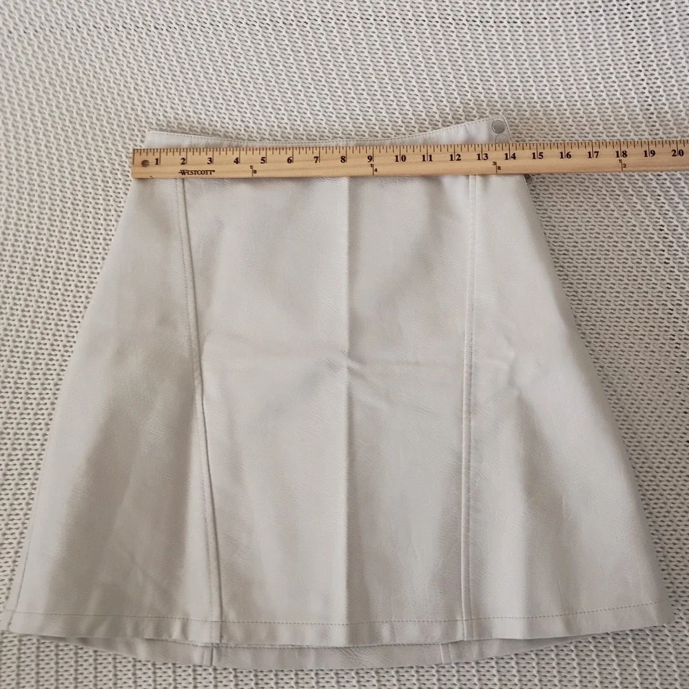 ZARA Cream Faux Leather Mini Skirt Side Zip A-Line Off White Vegan‎ Leather S